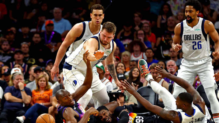 Suns' Blowout Loss to Mavs Helps Sixers Fans Feel Better on Twitter