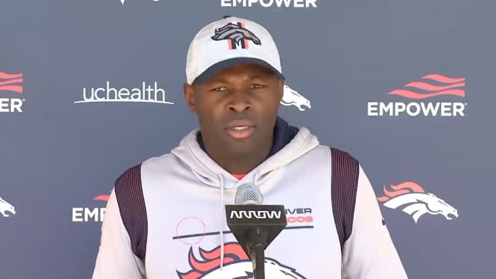Broncos' DC Ejiro Evero Dishes on How Senior Assistant Dom Capers has Already Helped