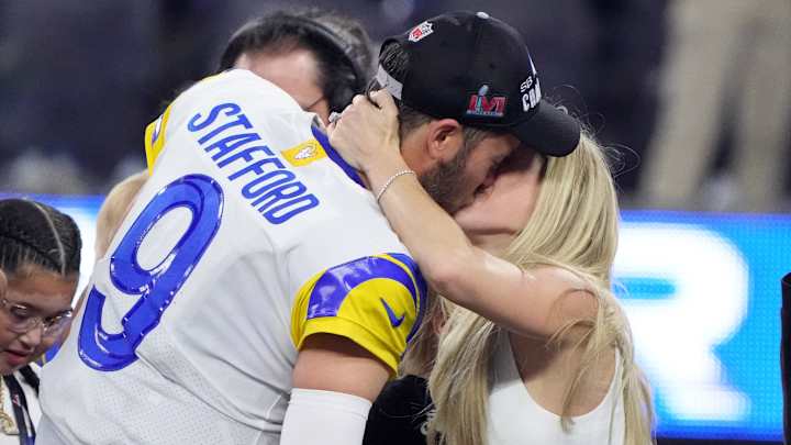 Kelly Stafford Gets Fooled by Fake Aaron Rodgers Quote