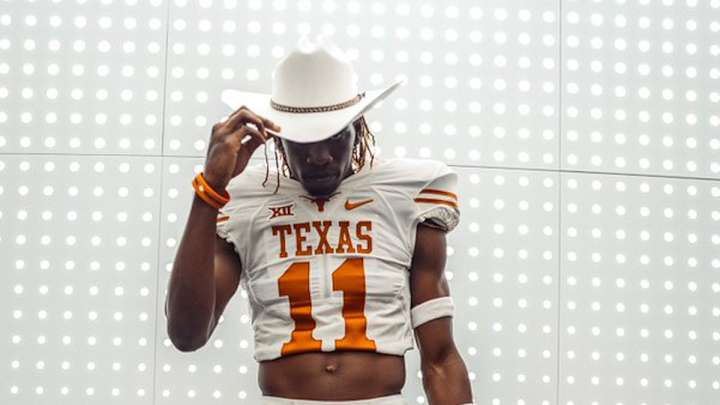 Alabama Transfer WR Agiye Hall Removes All Texas Content from Social Media Platforms