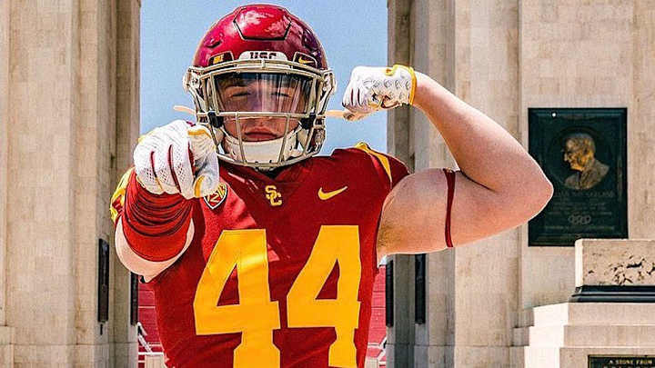 Small-Town, Two-Way End Has UW Among Final 5 Choices Small-Town, Two-Way End Has UW Among Final 5 Choices