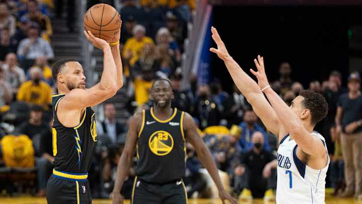 Stephen Curry Leads Warriors to Game 1 Blowout Win Over Mavs