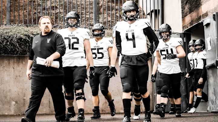 Oregon 6A State Runner-up Quarterback Will Walk On at UW