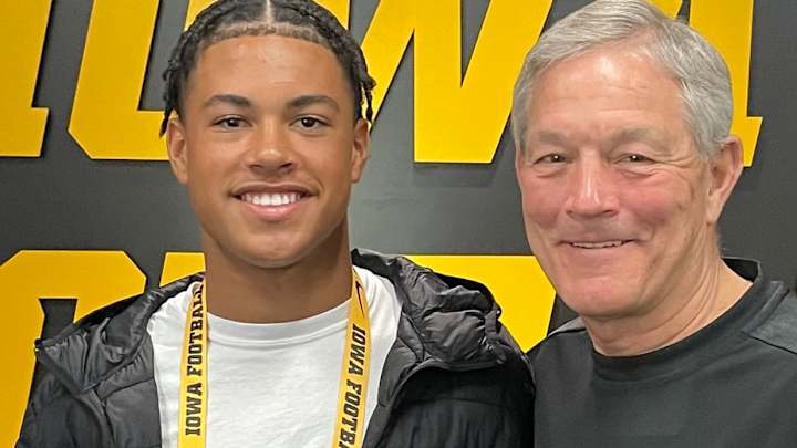 Huskies Offer Wide Receiver Son of Former Notre Dame Player