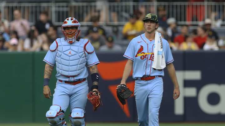 Cardinals' Yadier Molina Has First Career MLB Pitching Appearance on Sunday