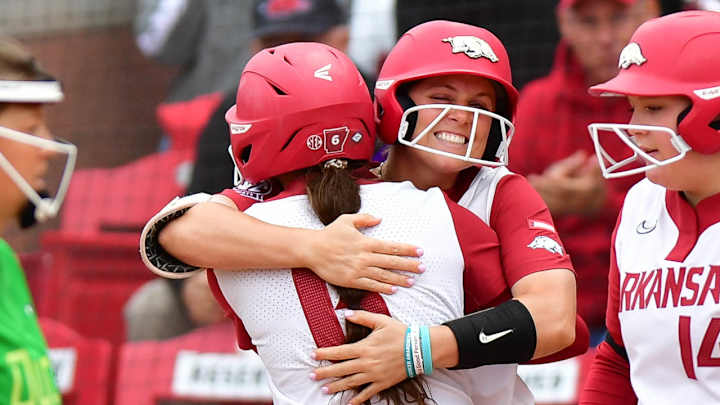 Razorbacks Score Six in Sixth to Reach Super Regional