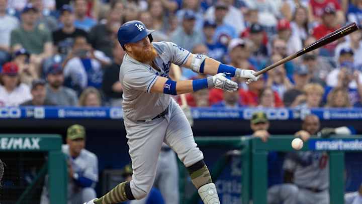 Dodgers: Watch Justin Turner Fake Phillies Runner Into an Out