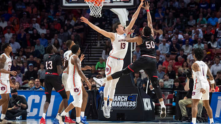 Walker Kessler's Size, Defense Make Him Prime Candidate for Thunder's Latter Picks Walker Kessler's Size, Defense Make Him Prime Candidate for Thunder's Latter Picks