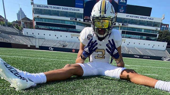Huskies Receive Surprising Commitment from High-End 2025 Receiver