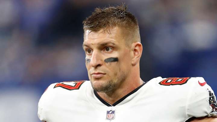 Could money be the hold-up for Buccaneers' free agent Rob Gronkowski?