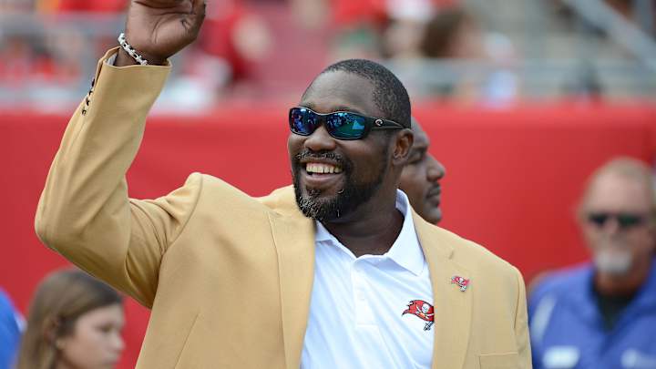 Tampa Bay Buccaneers Legend discusses Ndamukong Suh's future Tampa Bay Buccaneers Legend discusses Ndamukong Suh's future