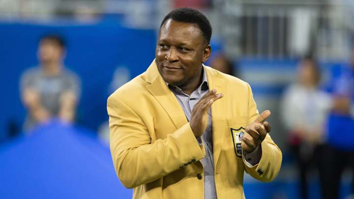 Hall of Fame RB Barry Sanders Visits Raiders Headquarters