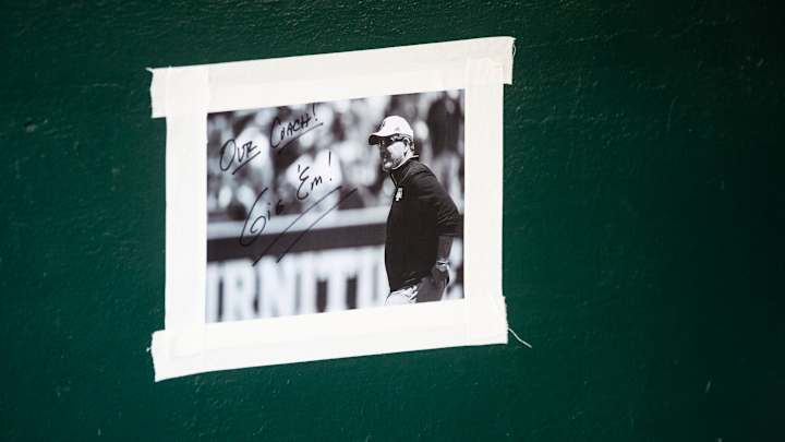 Texas A&M Baseball's Jim Schlossnagle Comments on Jimbo Fisher Photo in Aggies Dugout