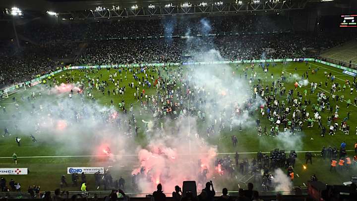 Fans Storm Field at Saint-Etienne After Relegation, Bombard Players With Flares Fans Storm Field at Saint-Etienne After Relegation, Bombard Players With Flares