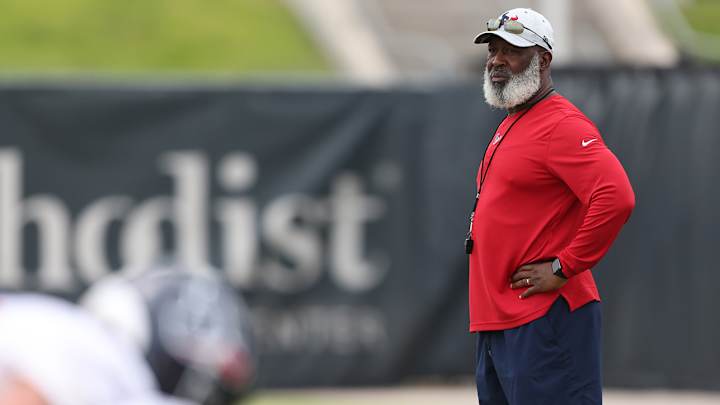 Lovie Smith on Deshaun Watson Trade: ‘Sometimes Divorce is Good’