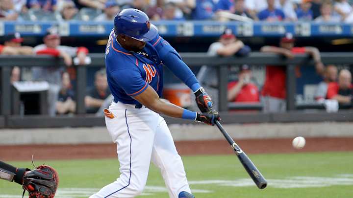 Fan at Mets Game Makes Unreal Home Run Catch While Holding Toddler