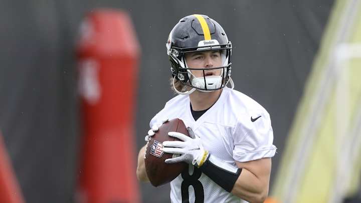 Kenny Pickett Downplaying Steelers QB Battle