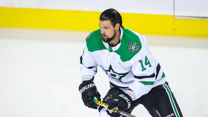 Watch: Stars Captain Jamie Benn Takes Batting Practice With Rangers