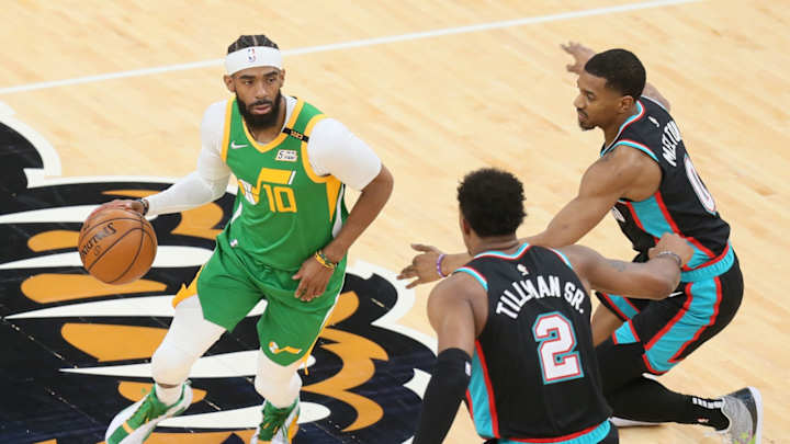 Clutch Performances Drive the Utah Jazz to Victory Over the Memphis Grizzlies Clutch Performances Drive the Utah Jazz to Victory Over the Memphis Grizzlies