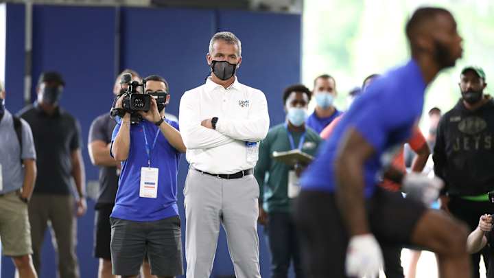 Jaguars’ HC Urban Meyer Talks Trade Possibilities, Plan at No. 25 Hours Before Draft