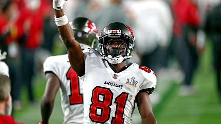 Report: Tampa Bay Buccaneers, Antonio Brown 'not close' on money in talks Report: Tampa Bay Buccaneers, Antonio Brown 'not close' on money in talks