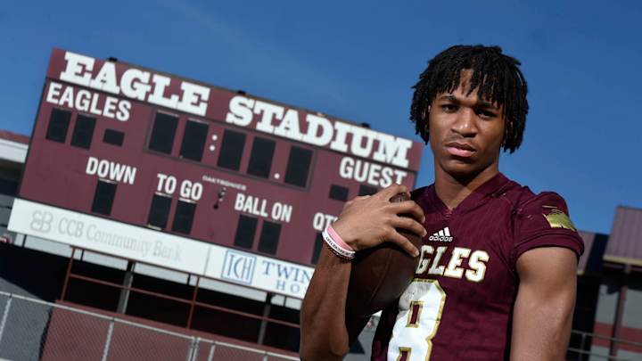 Louisville Makes Top 8 For '22 ATH Azareyeh Thomas