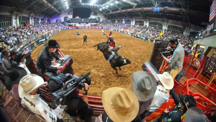 Leading Off: The Long Ride