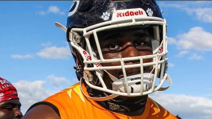 Bond With Tyler Davis Helps Draw 2023 OL Payton Kirkland to Clemson