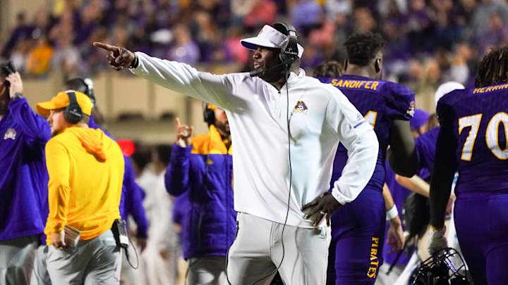 Quick Hits: Scottie Montgomery Says Colts RBs Offer 'Very Unique Situation' Quick Hits: Scottie Montgomery Says Colts RBs Offer 'Very Unique Situation'