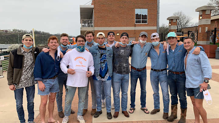 Beers, Bets and Brain-Rattling Insults: These are the Legends of Lindsey Nelson Beers, Bets and Brain-Rattling Insults: These are the Legends of Lindsey Nelson