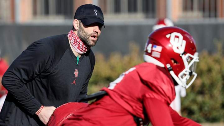 Teammates yet again, Oklahoma's DeMarco Murray and Joe Jon Finley enjoying life on the same sideline Teammates yet again, Oklahoma's DeMarco Murray and Joe Jon Finley enjoying life on the same sideline