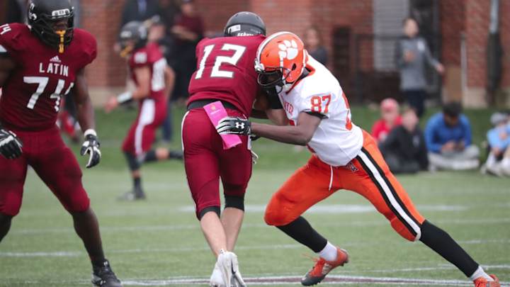 Fast-Rising DE Okunlola Discusses Tennessee Offer