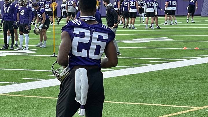 Tale of Two Husky Tailbacks: The Return and the Reminder