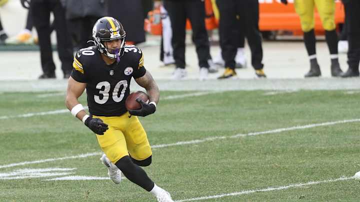Ex-Steelers RB James Conner Received Offseason Surgery, Visiting Cardinals