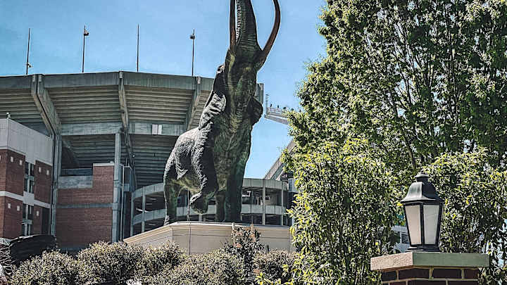 Alabama Football Enjoying Its New Neighbor "Tuska"
