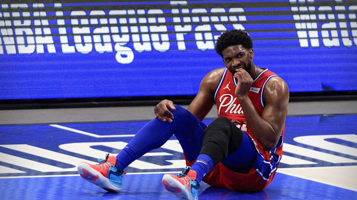 Sixers' Joel Embiid Discusses Difficulties of Playing With a Knee Brace
