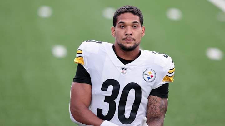 Cardinals Sign RB James Conner to One-Year Deal Cardinals Sign RB James Conner to One-Year Deal