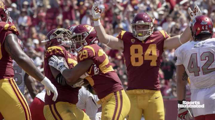 USC Football Player 'Wants People' at the Coliseum This Fall