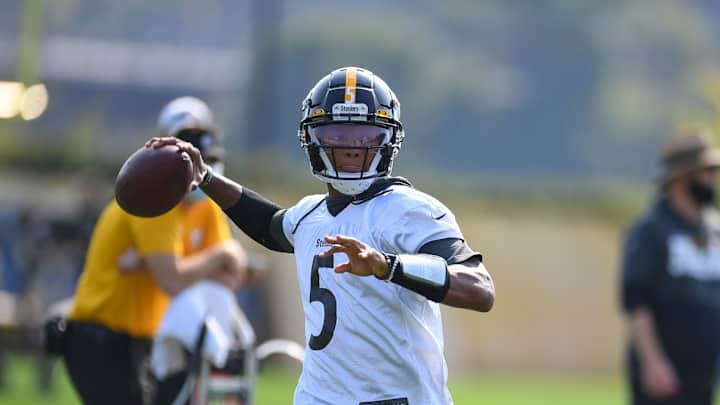Josh Dobbs Returns to Steelers on One-Year Deal