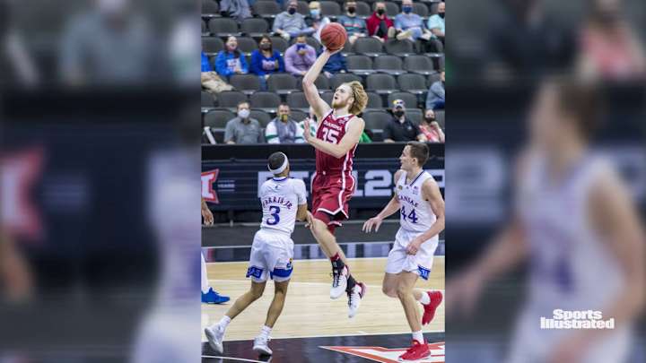 Hubert Davis on Brady Manek