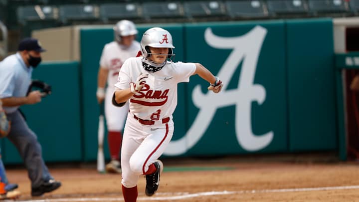Errors Costly in Alabama Softball's 9-2 Loss to Florida Errors Costly in Alabama Softball's 9-2 Loss to Florida