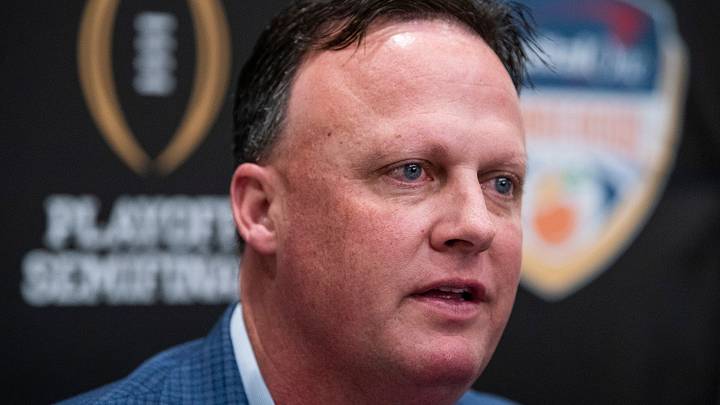 Oklahoma's Cale Gundy: Recruiters are 'exploring things ... that have never happened before' Oklahoma's Cale Gundy: Recruiters are 'exploring things ... that have never happened before'