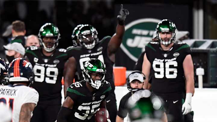 How Pierre Desir, Damarious Randall Fit in Seahawks' Cornerback Carousel How Pierre Desir, Damarious Randall Fit in Seahawks' Cornerback Carousel