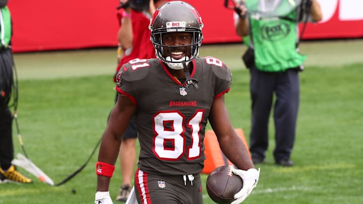 Brown's Lawsuit Not the Deciding Factor in Negotiations With Buccaneers Brown's Lawsuit Not the Deciding Factor in Negotiations With Buccaneers