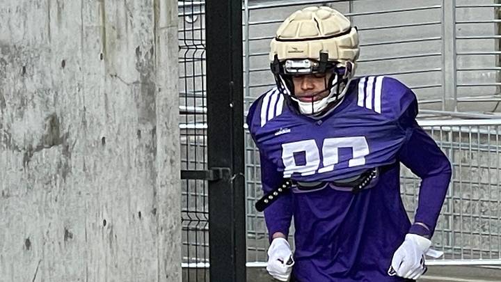 No Loose Ends Among the Huskies' Collection of Tight Ends