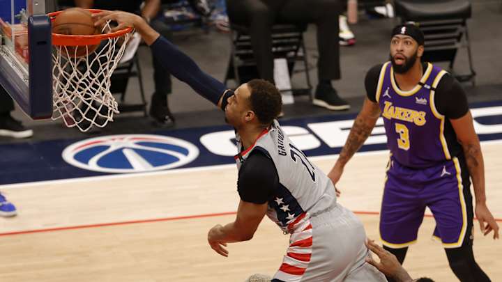 Kyle Kuzma Gets Dunked on in Wizards Lakers Game