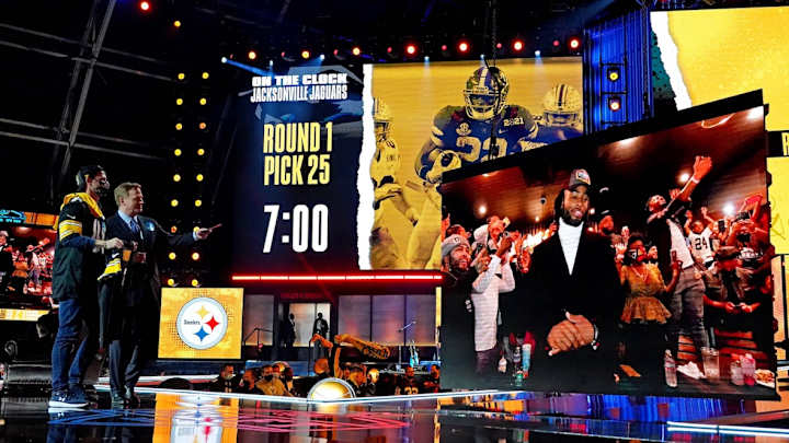 Najee Harris Wants to Help Steelers On Field, Pittsburgh Off It