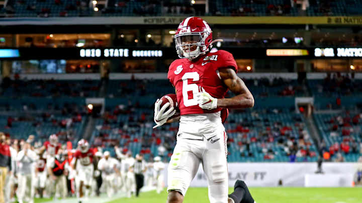 Eagles Acquire No. 10 Pick in Trade With Cowboys, Draft DeVonta Smith