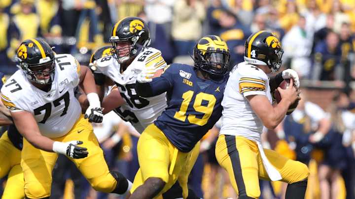 Defensive Line Trainer Talks About Work With Kwity Paye