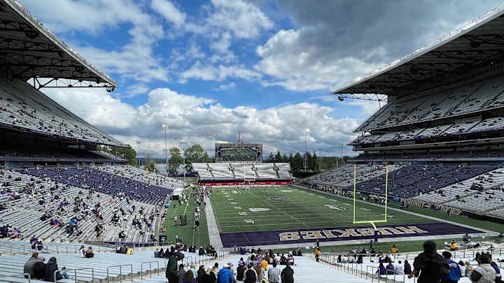 UW Spring Game Lacks Suspense, But Fulfills Purpose by Connecting Team with Fans